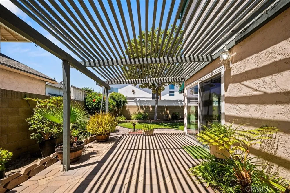 9717 Avenida Monterey Cypress, CA 90630