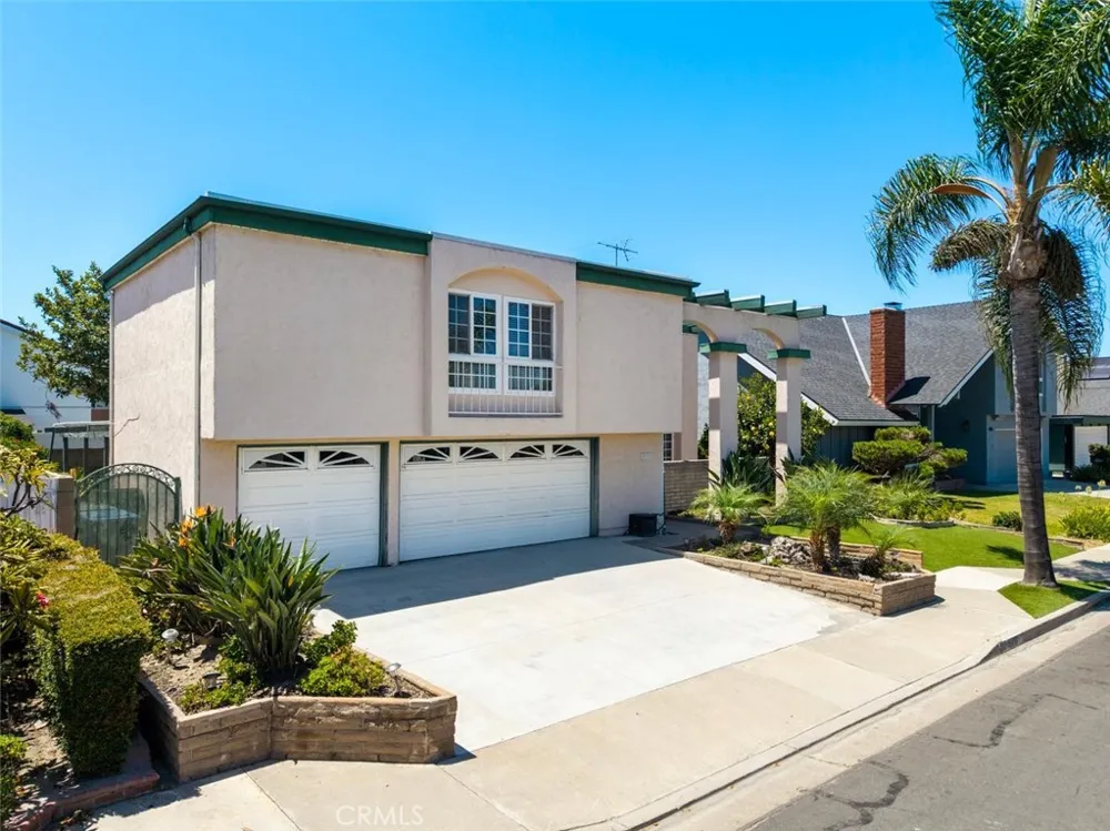 9717 Avenida Monterey Cypress, CA 90630