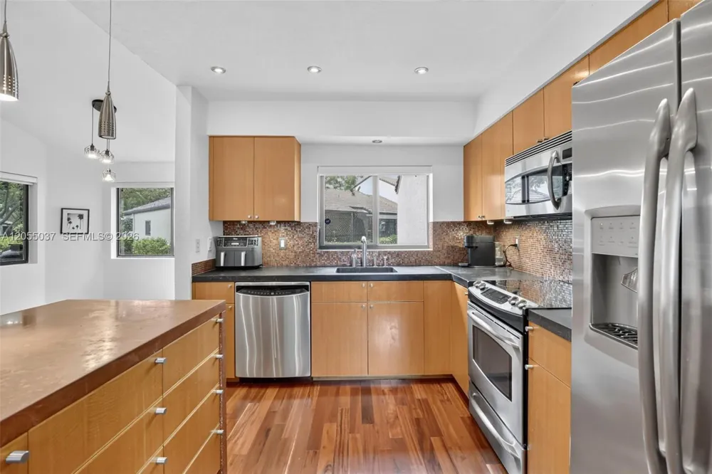 381 NW 94th Ter Plantation, FL 33324