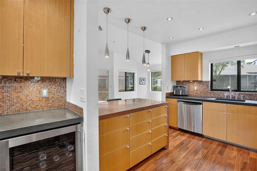 381 NW 94th Ter Plantation, FL 33324