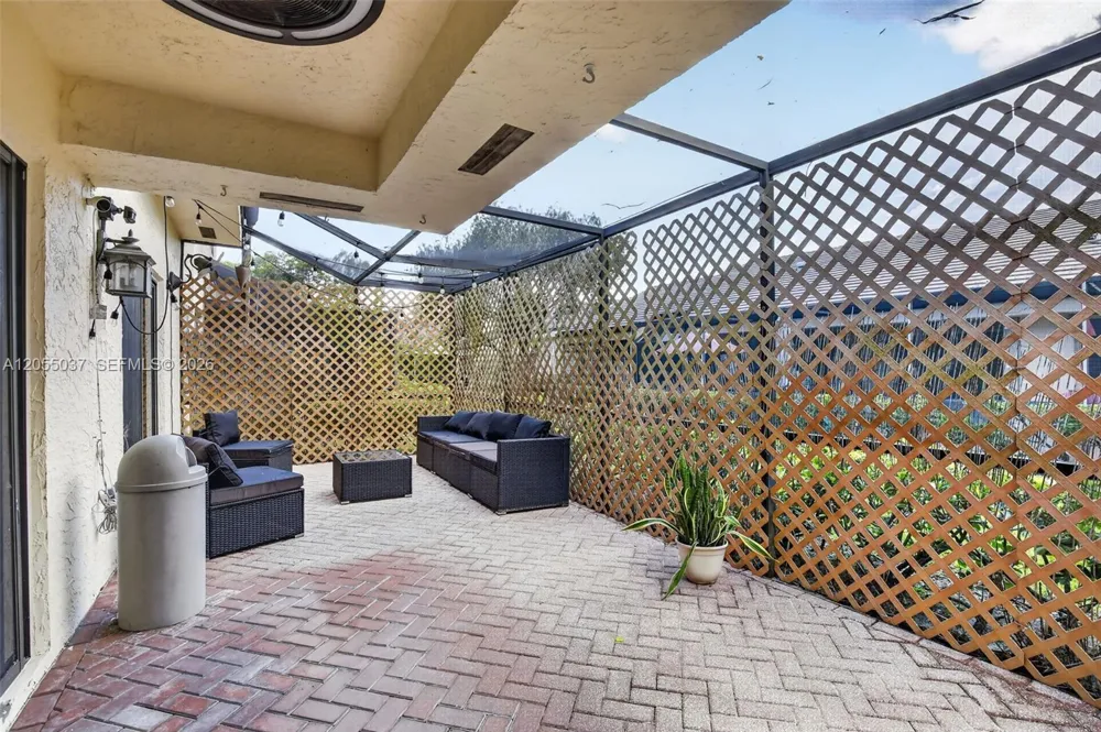 381 NW 94th Ter Plantation, FL 33324