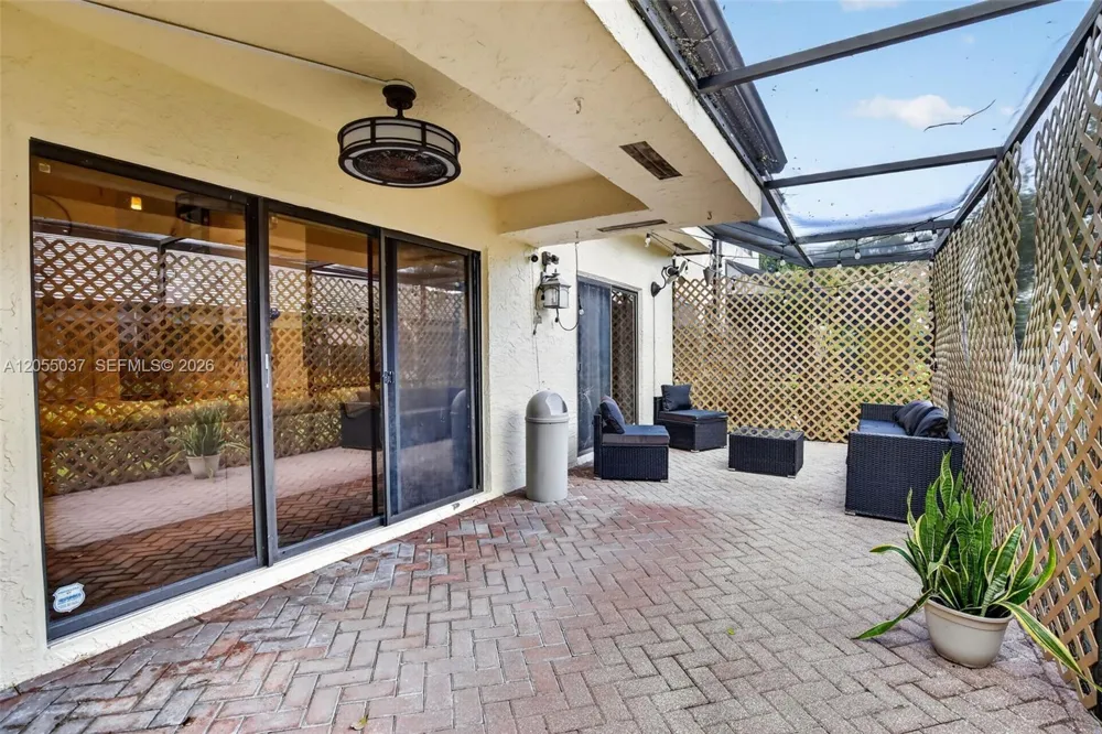 381 NW 94th Ter Plantation, FL 33324