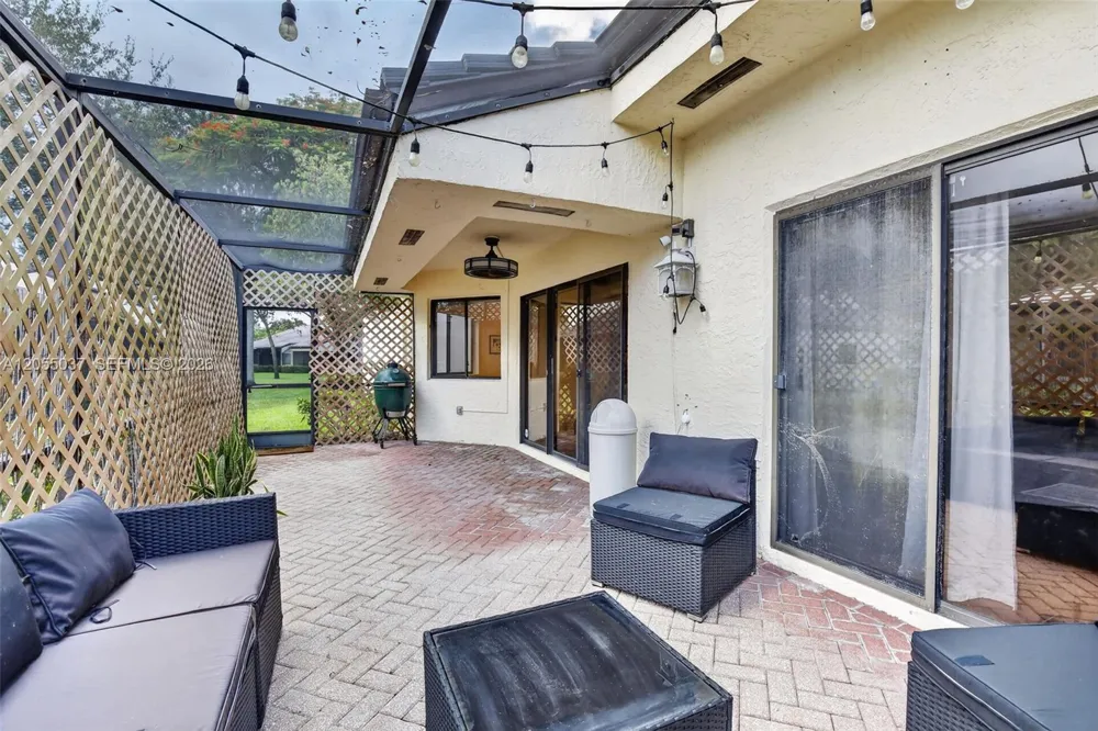 381 NW 94th Ter Plantation, FL 33324