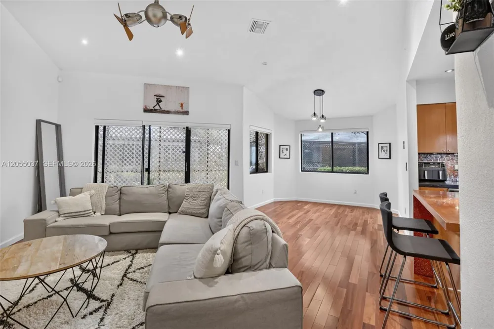 381 NW 94th Ter Plantation, FL 33324