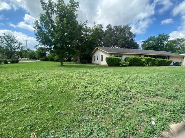 605 E Kerr Street E Burnet, TX 78611