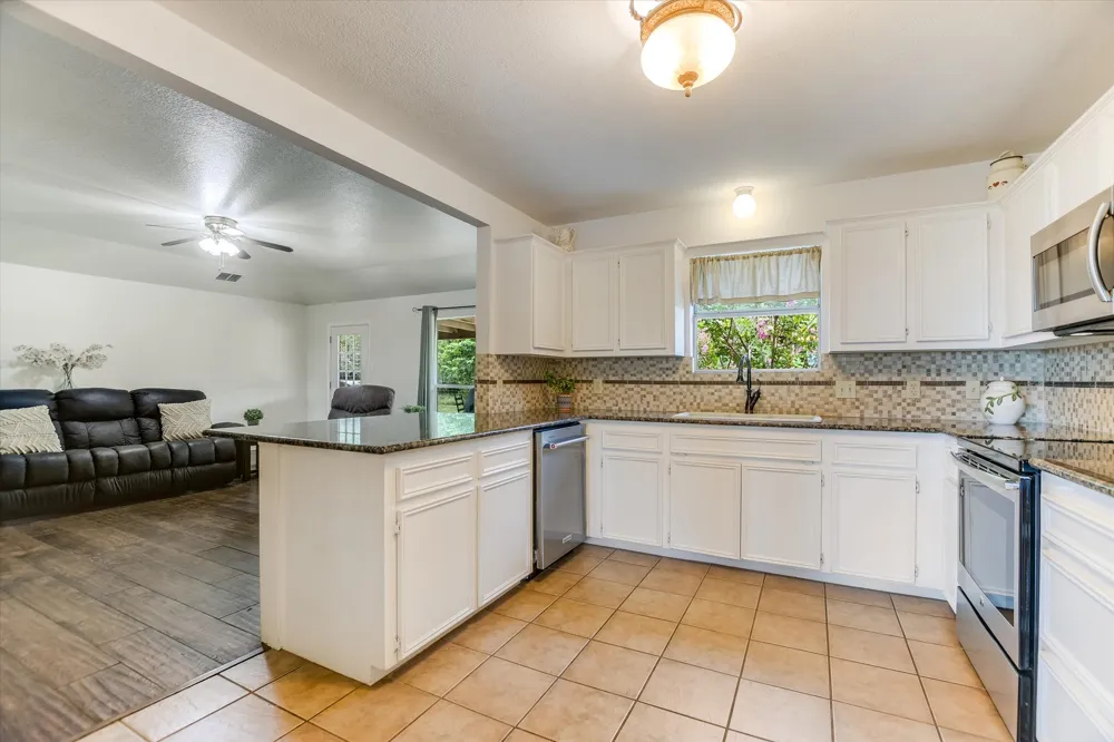 60 Crazy Cross Road Wimberley, TX 78676