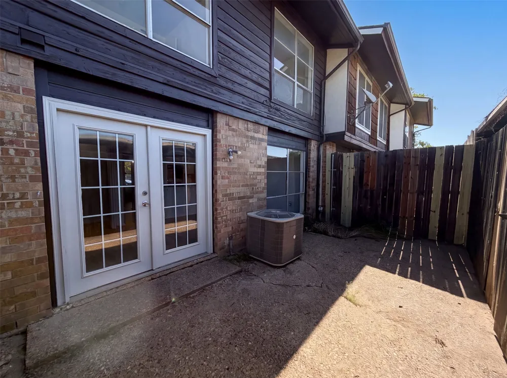 260 Rolling Hills Place Lancaster, TX 75146