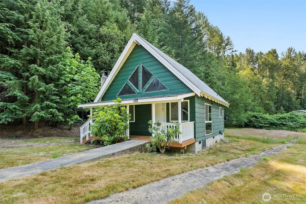 995 Davis Lake Road Morton, WA 98356