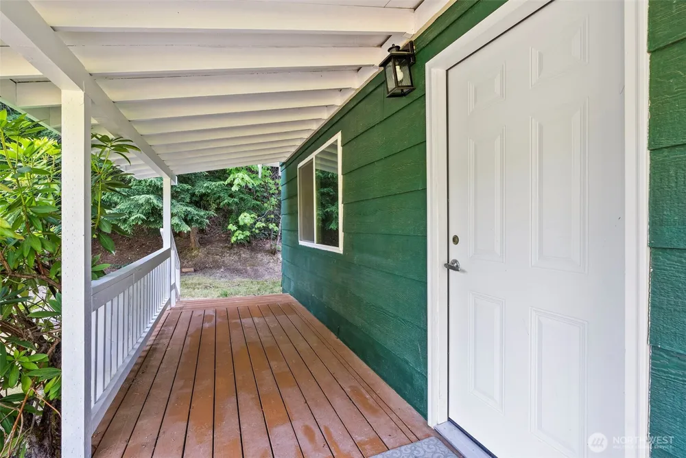 995 Davis Lake Road Morton, WA 98356