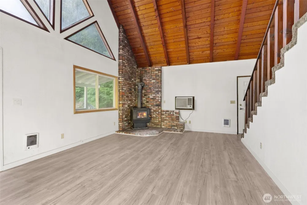 995 Davis Lake Road Morton, WA 98356
