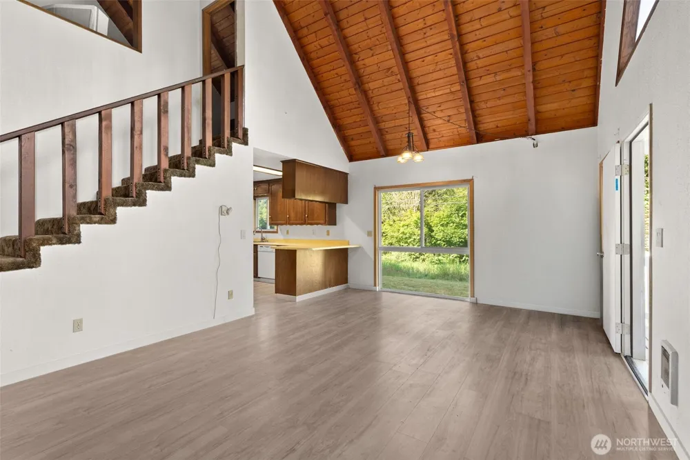 995 Davis Lake Road Morton, WA 98356