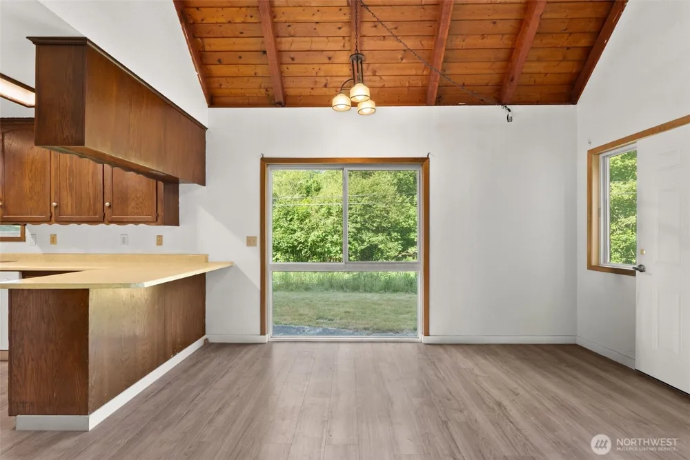 995 Davis Lake Road Morton, WA 98356