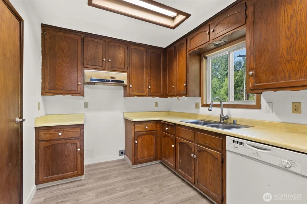 995 Davis Lake Road Morton, WA 98356