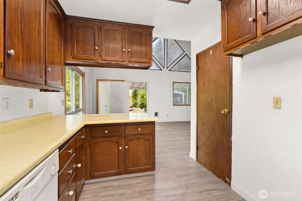 995 Davis Lake Road Morton, WA 98356
