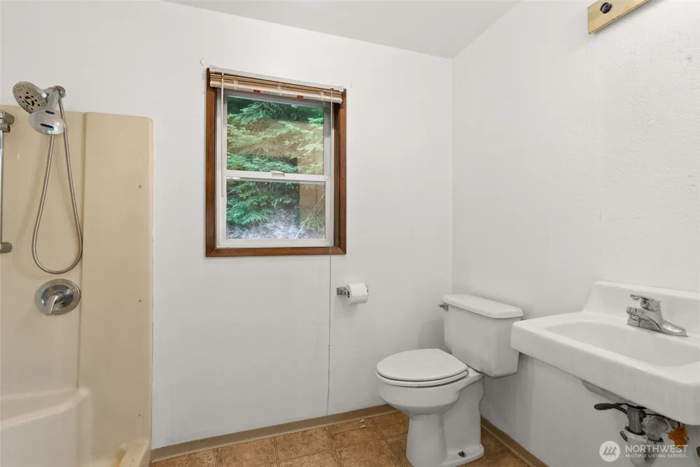 995 Davis Lake Road Morton, WA 98356