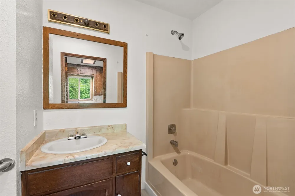 995 Davis Lake Road Morton, WA 98356
