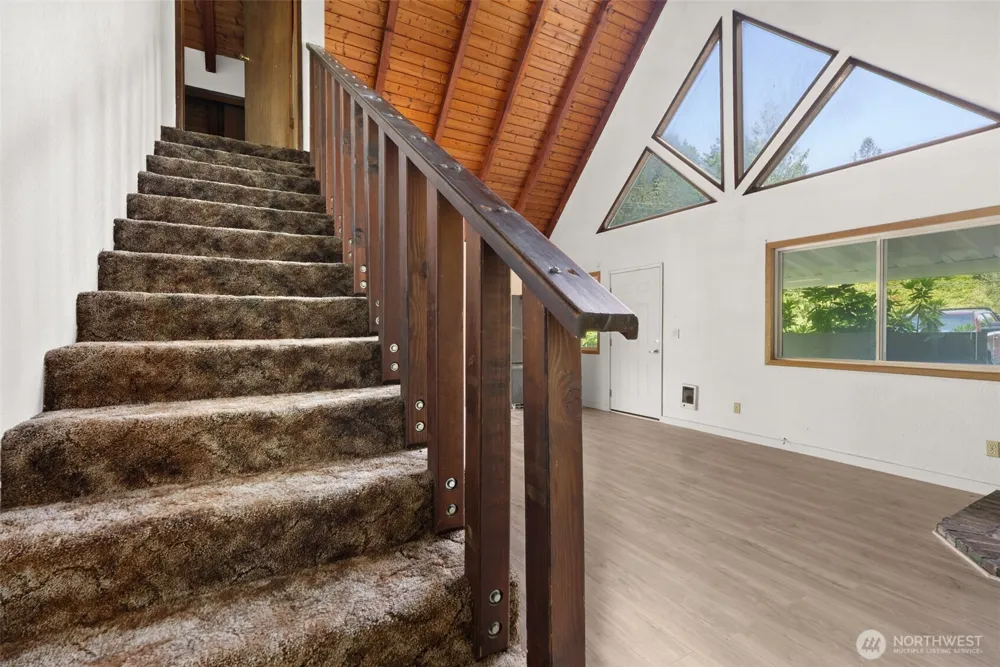 995 Davis Lake Road Morton, WA 98356
