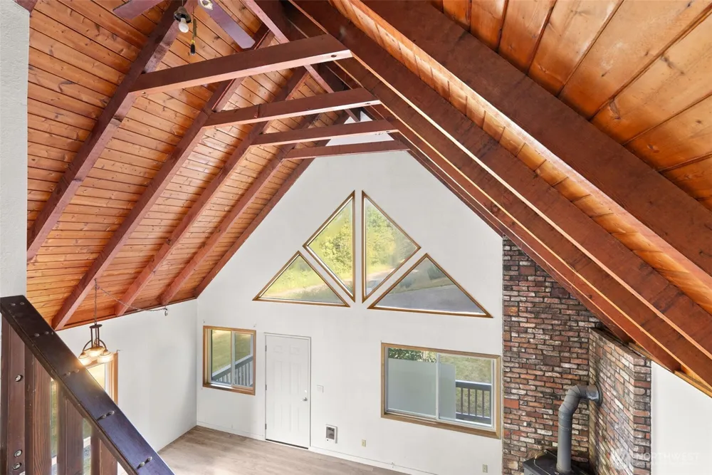 995 Davis Lake Road Morton, WA 98356