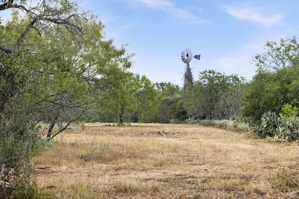 CR 171 Nixon, TX 78140