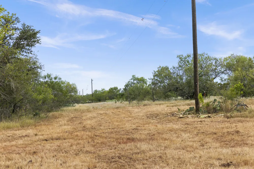 CR 171 Nixon, TX 78140