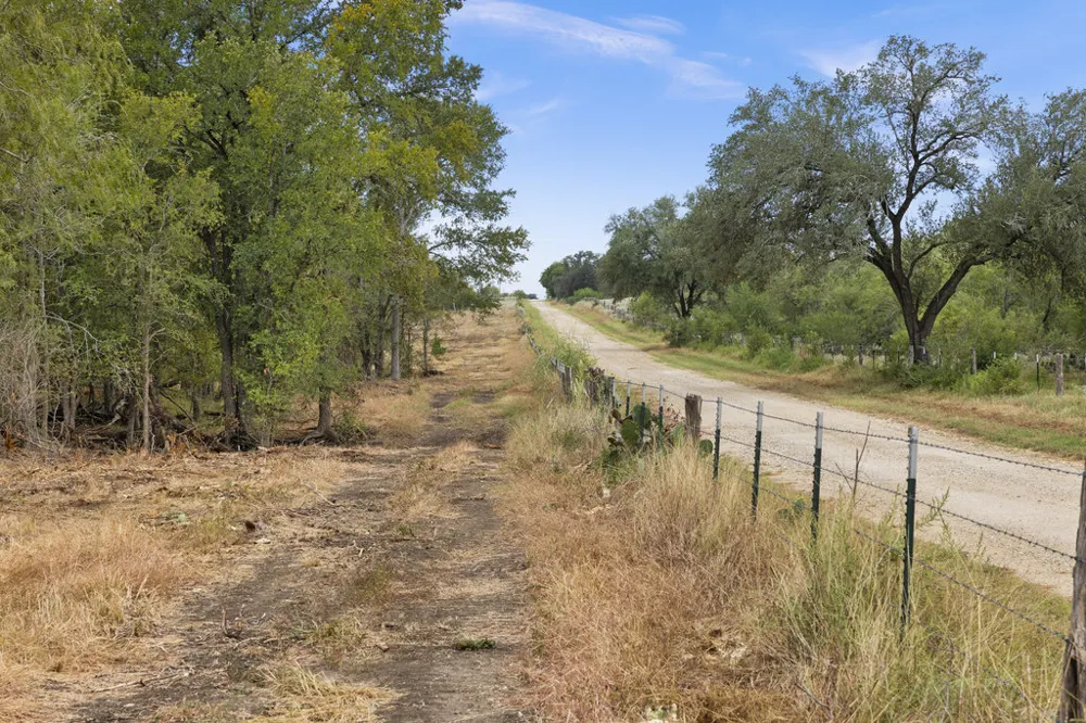 CR 171 Nixon, TX 78140
