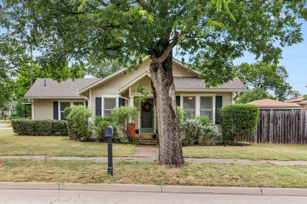 515 W 6th Street McGregor, TX 76657