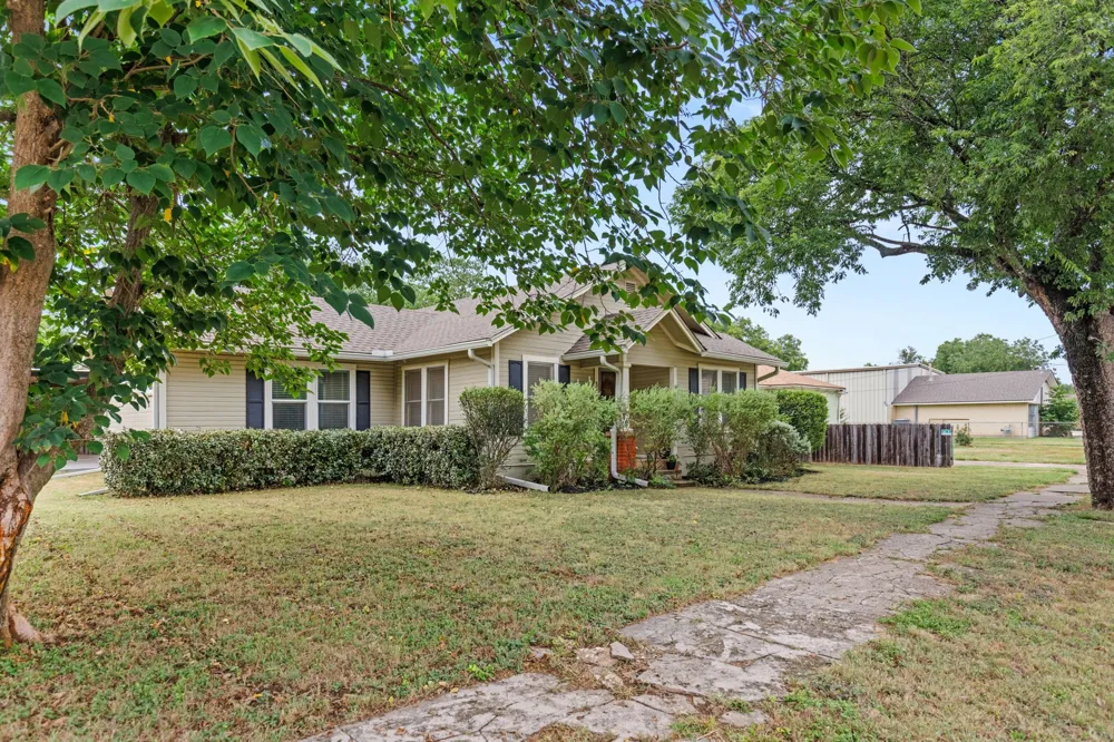 515 W 6th Street McGregor, TX 76657