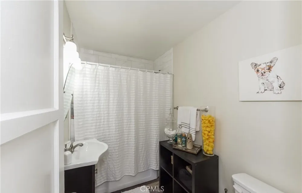 5803 Cartwright Ave North Hollywood, CA 91601