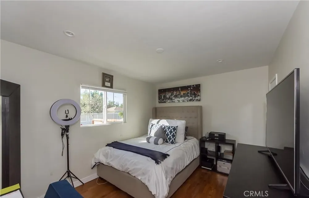 5803 Cartwright Ave North Hollywood, CA 91601