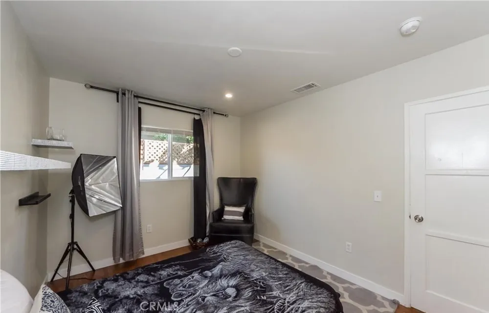 5803 Cartwright Ave North Hollywood, CA 91601