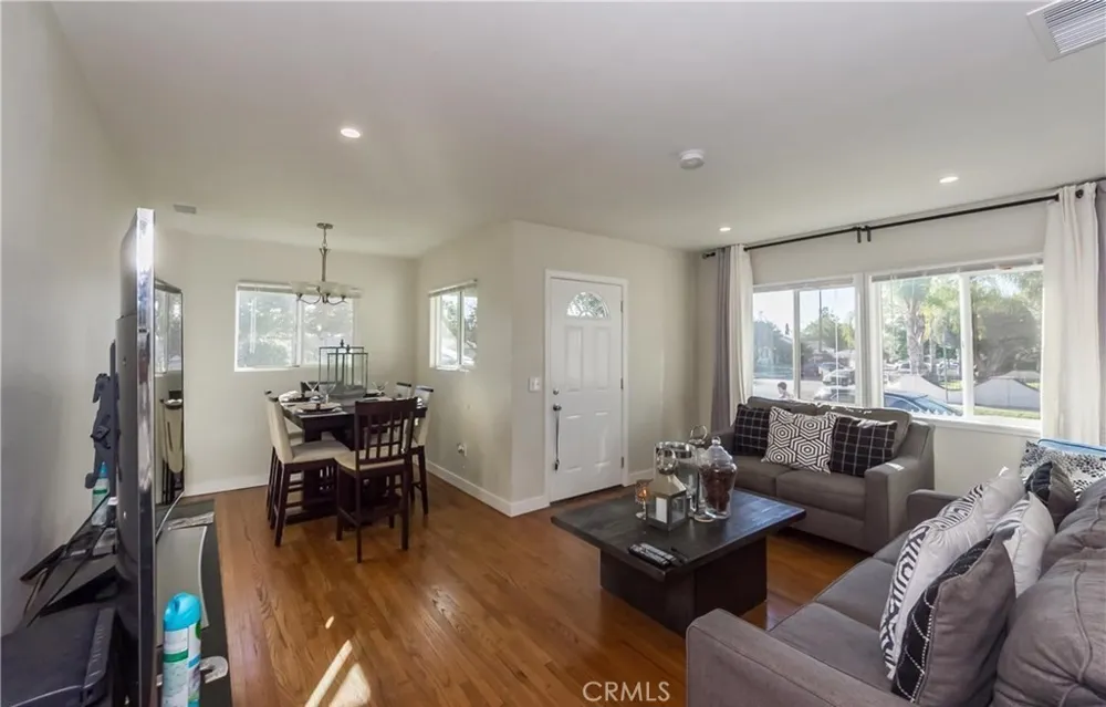 5803 Cartwright Ave North Hollywood, CA 91601