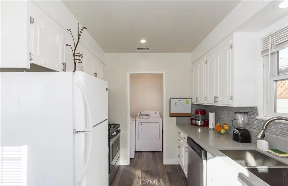 5803 Cartwright Ave North Hollywood, CA 91601