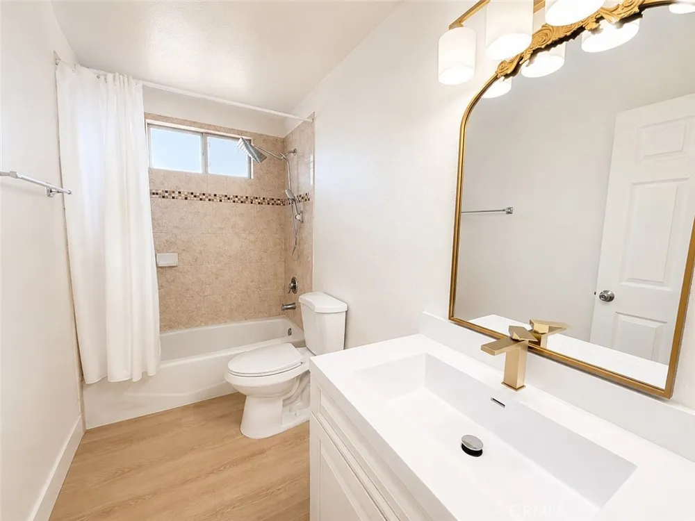 548 Reservoir Pomona, CA 91767