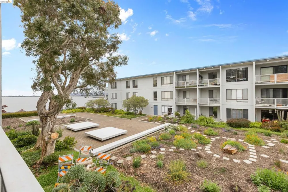 8 Captain Drive #E356 Emeryville, CA 94608