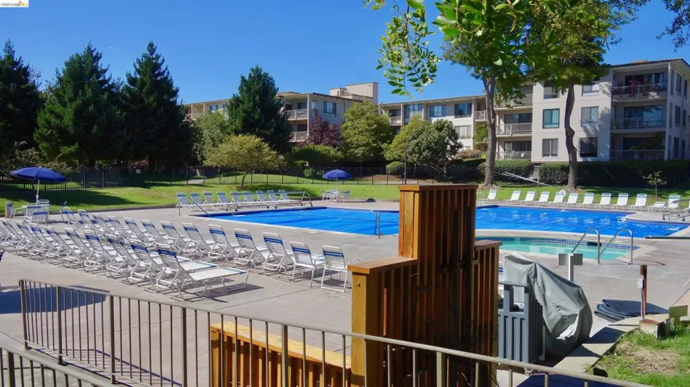 8 Captain Drive #E356 Emeryville, CA 94608