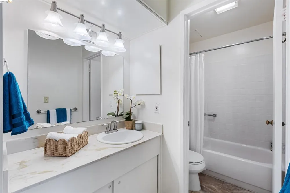 8 Captain Drive #E356 Emeryville, CA 94608