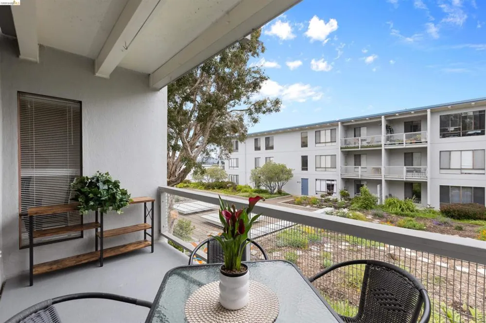 8 Captain Drive #E356 Emeryville, CA 94608