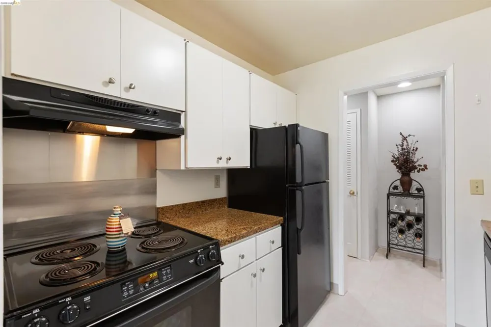 8 Captain Drive #E356 Emeryville, CA 94608