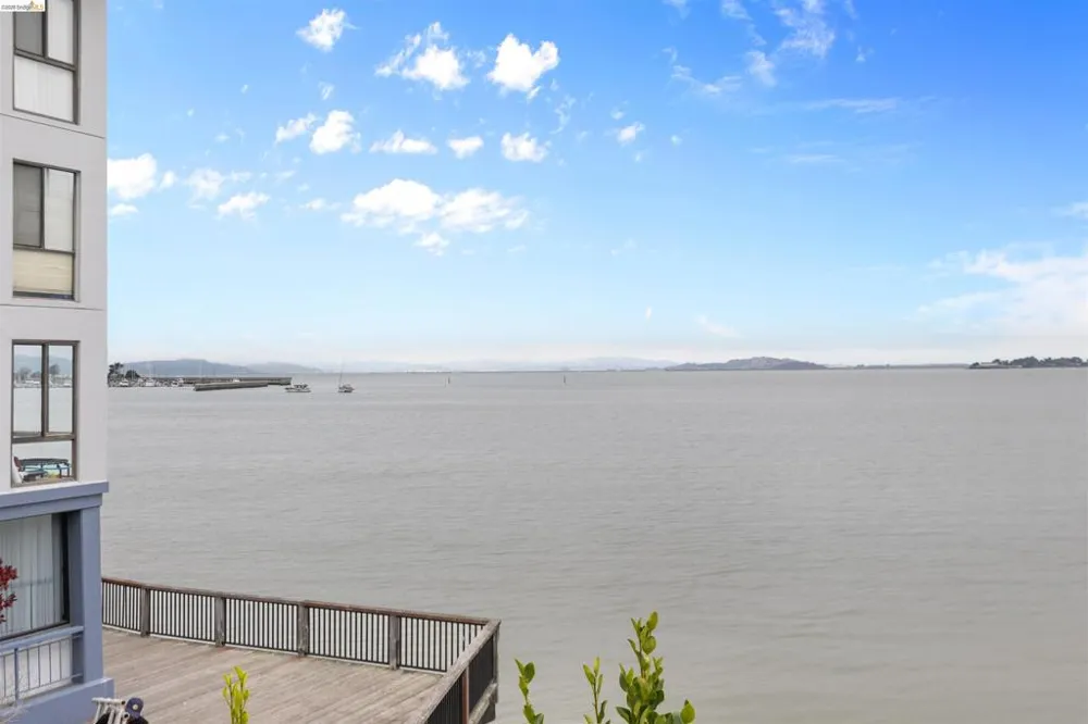 8 Captain Drive #E356 Emeryville, CA 94608