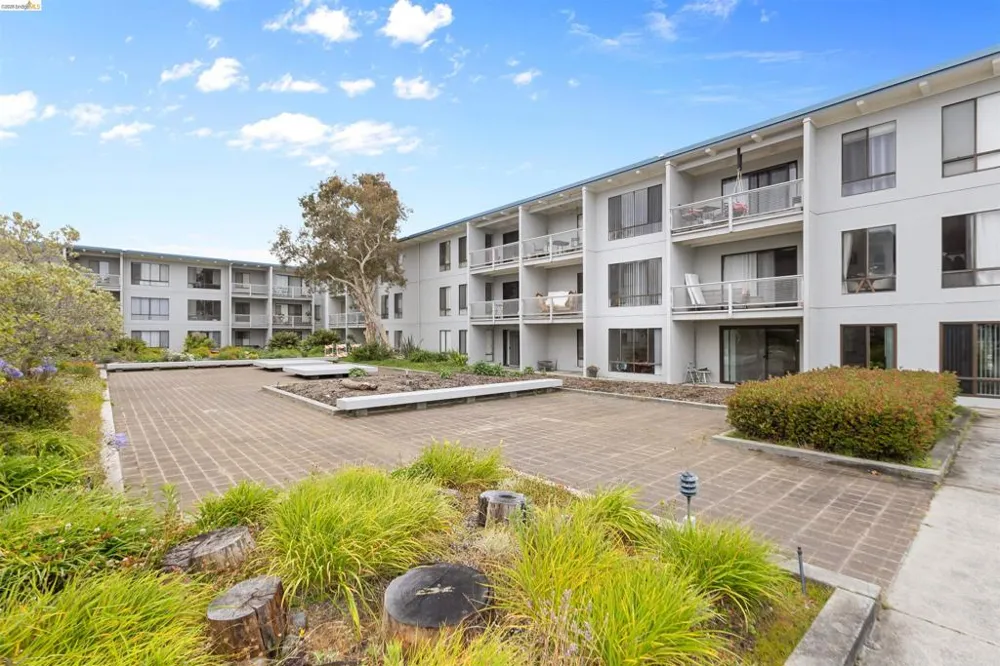 8 Captain Drive #E356 Emeryville, CA 94608