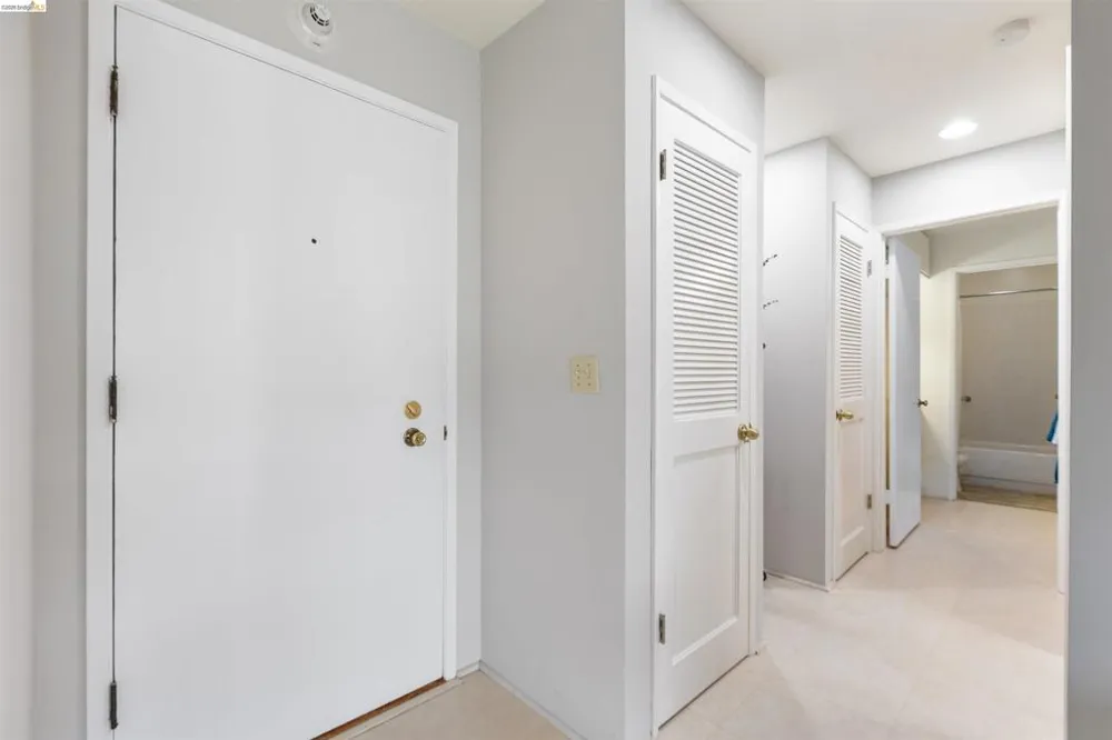 8 Captain Drive #E356 Emeryville, CA 94608