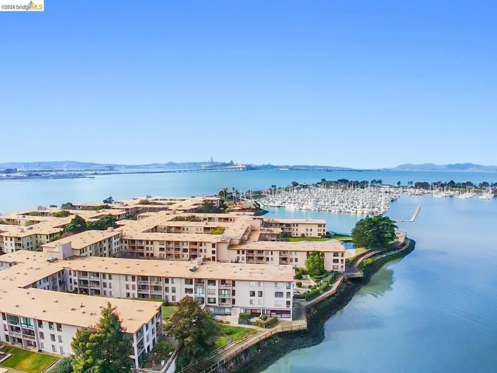 8 Captain Drive #E356 Emeryville, CA 94608