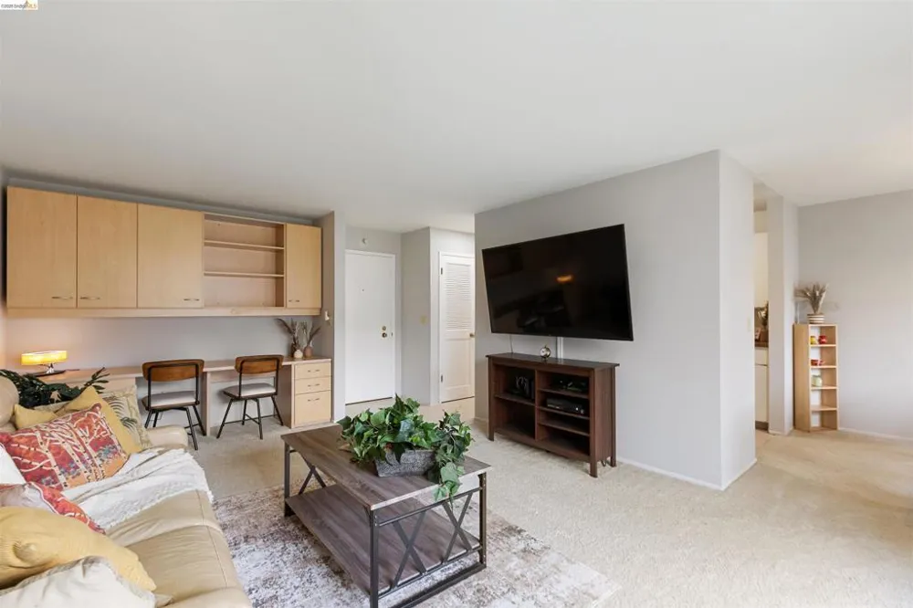8 Captain Drive #E356 Emeryville, CA 94608