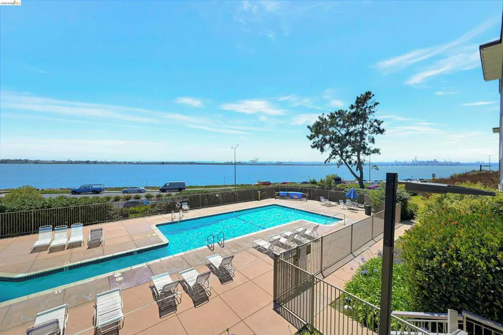 8 Captain Drive #E356 Emeryville, CA 94608