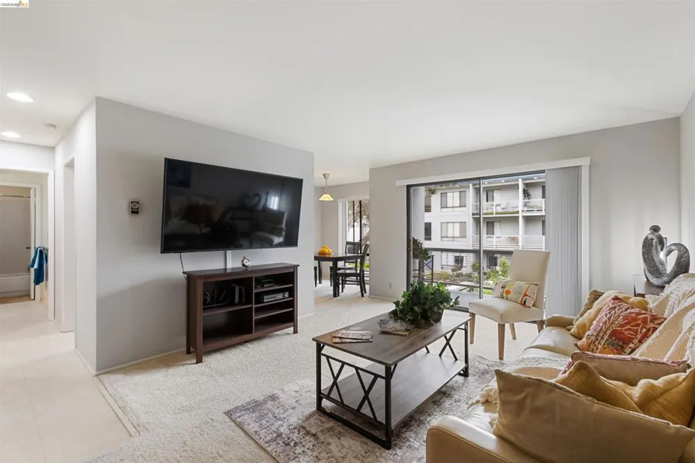 8 Captain Drive #E356 Emeryville, CA 94608