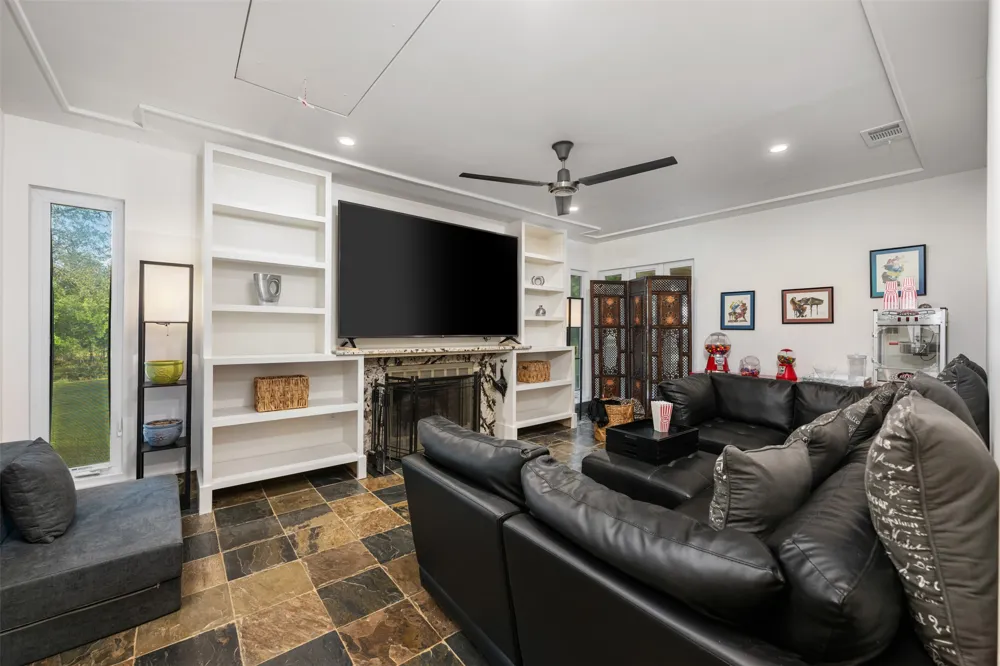 212 County Road 229 Road Briggs, TX 78608