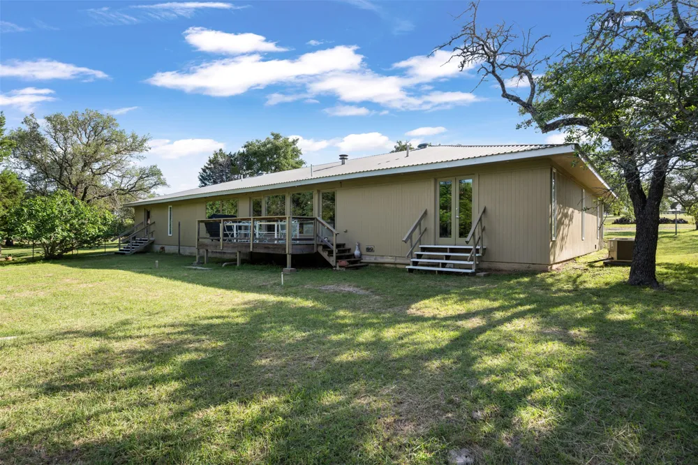 212 County Road 229 Road Briggs, TX 78608