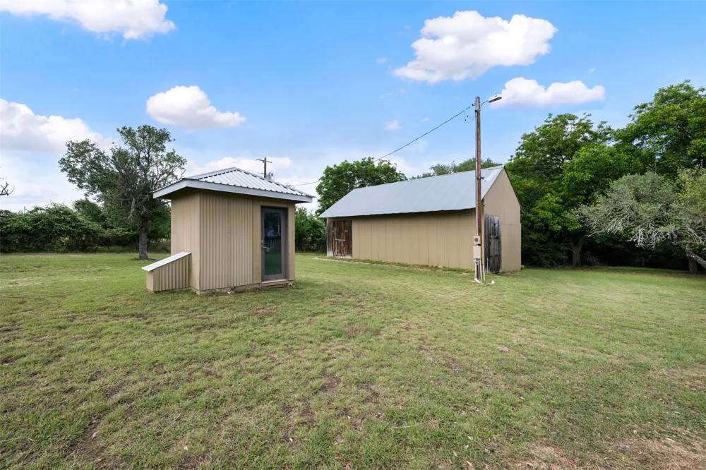 212 County Road 229 Road Briggs, TX 78608