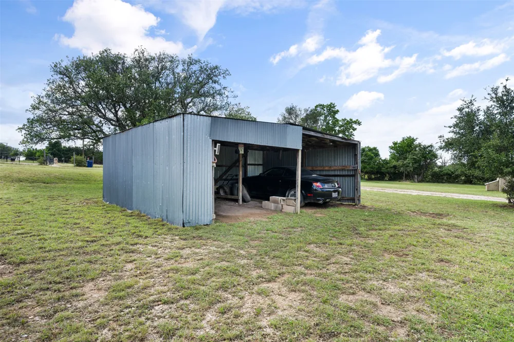 212 County Road 229 Road Briggs, TX 78608