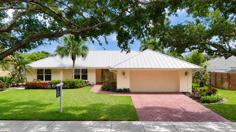 9746 SE Landing Place Tequesta, FL 33469